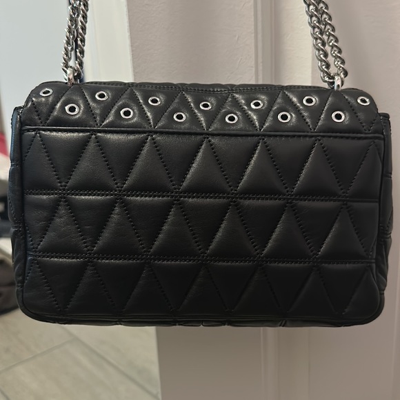 Selling this authentic MK purse. - Picture 3 of 6